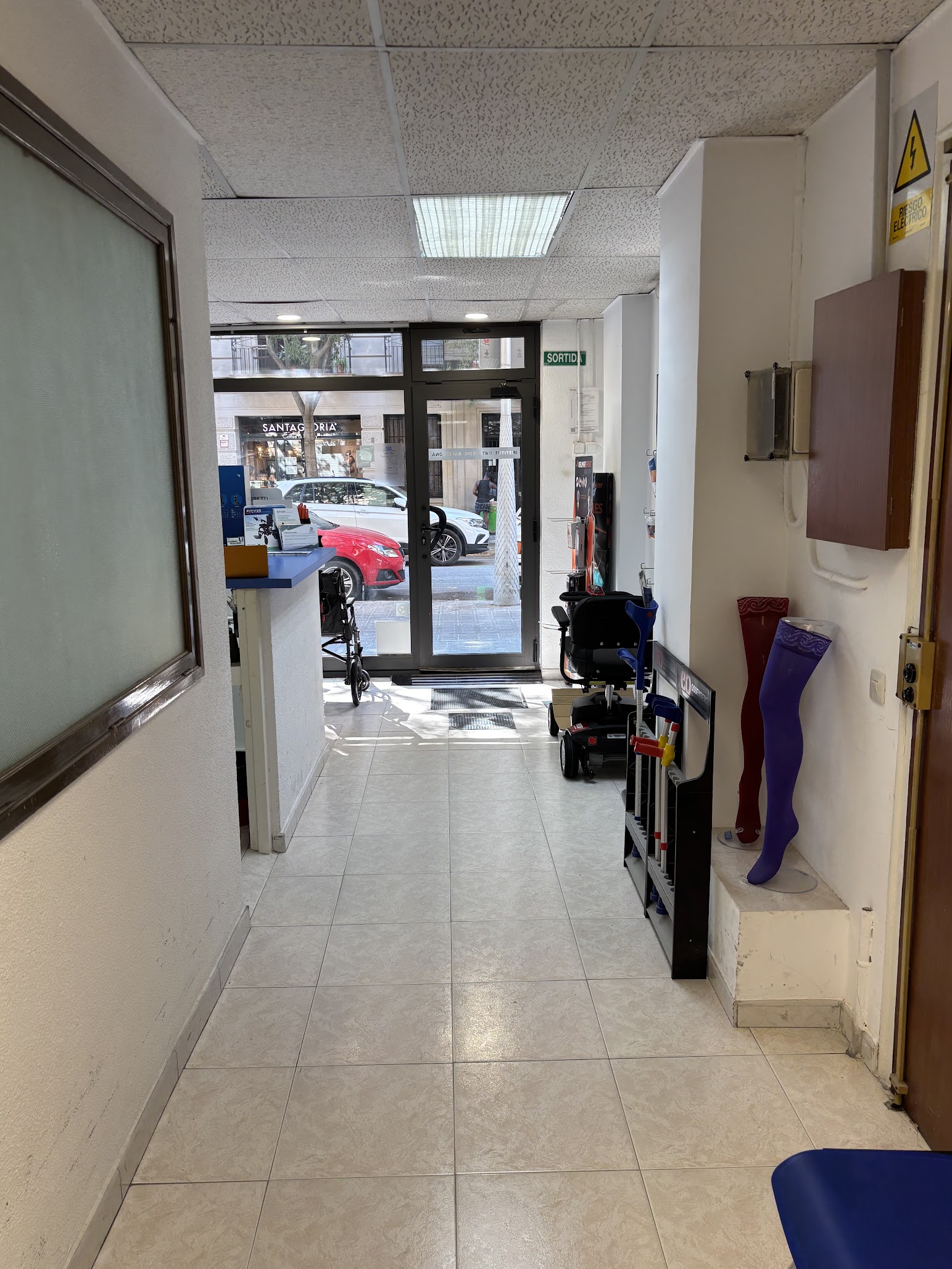 Entrada de nuestras instalaciones en Provença 353