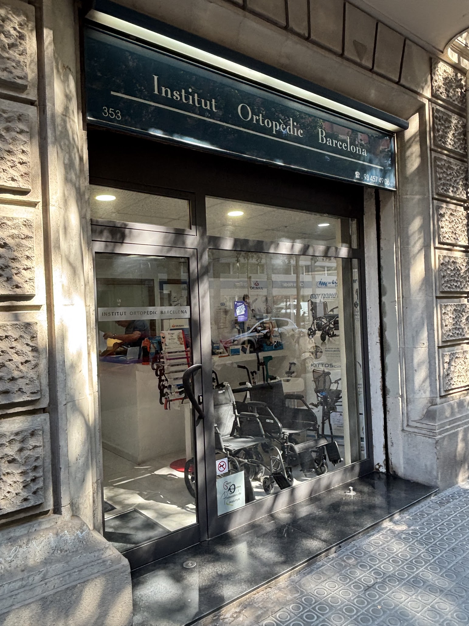 Fachada de Institut Ortopèdic Barcelona en el carrer de Provença, 353